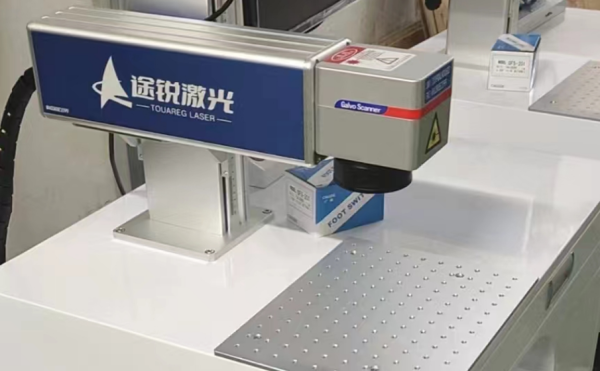 公司配有激光打標(biāo)機協(xié)助有需要的客戶打標(biāo)